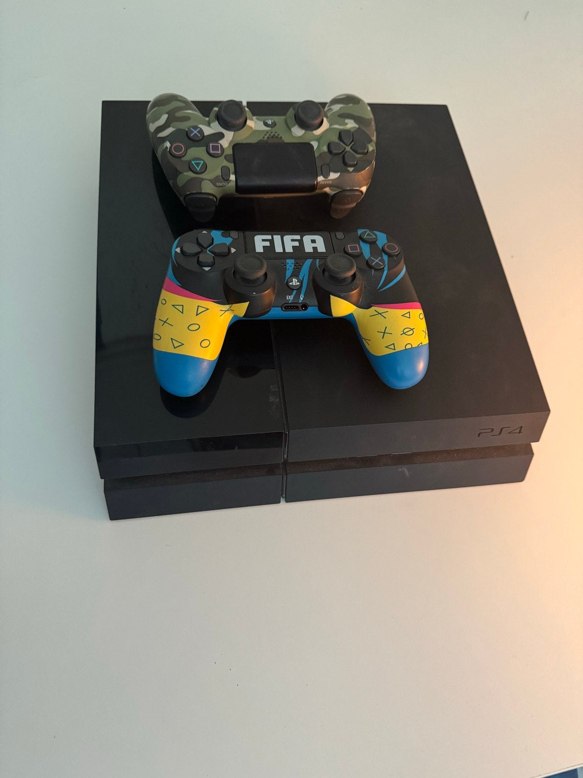 Playstation4 + 2 controllers - uitstekende staat, Spelcomputers en Games, Spelcomputers | Sony PlayStation 4, Ophalen of Verzenden