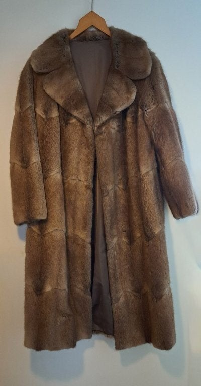 Dames bontjas van bisam, Kleding | Dames, Jassen | Winter, Zo goed als nieuw, Maat 42/44 (L), Bruin, Ophalen of Verzenden