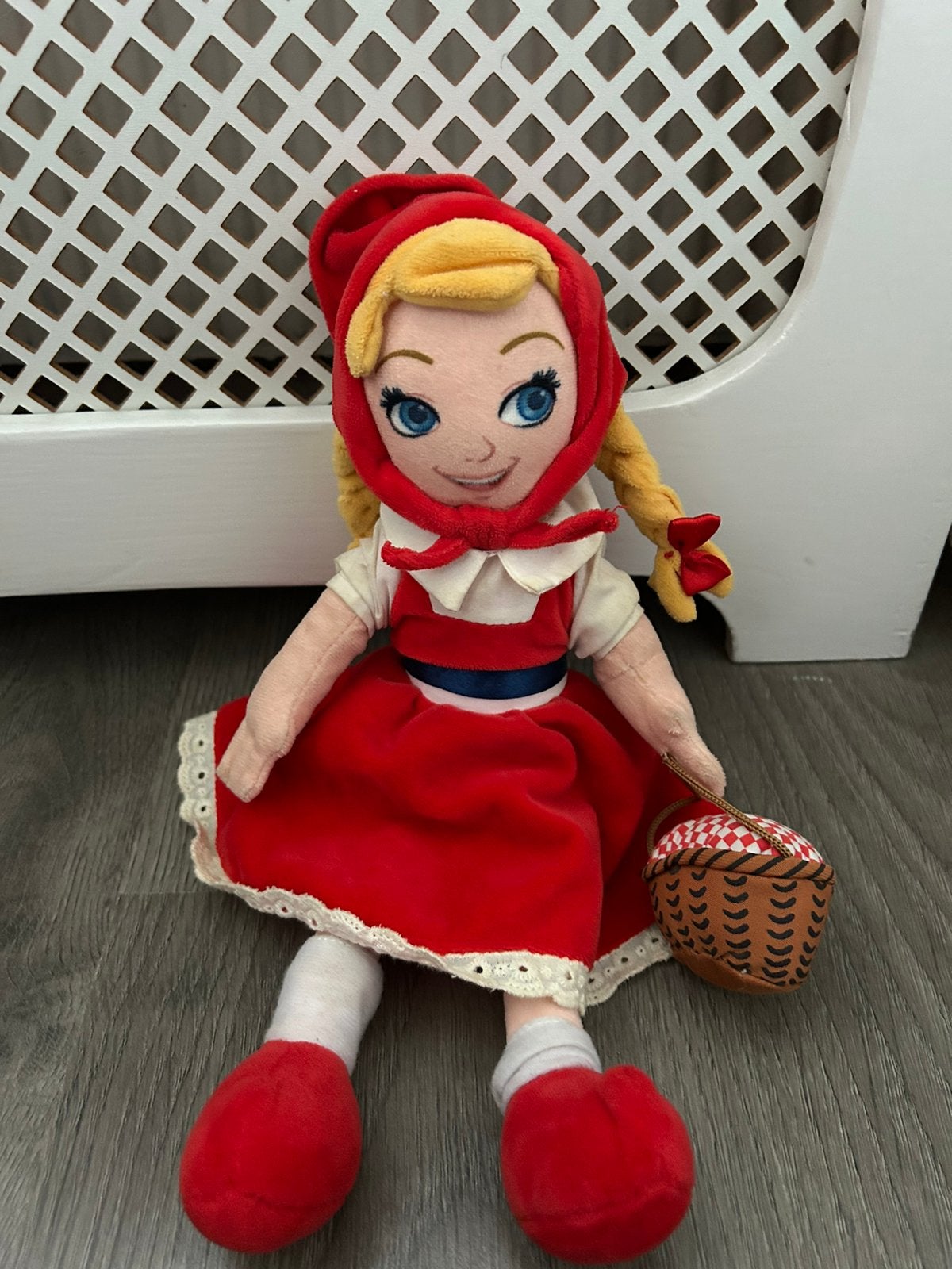 Roodkapje popje te koop uit efteling, Ophalen of Verzenden, Zo goed als nieuw, Beeldje of Poppetje