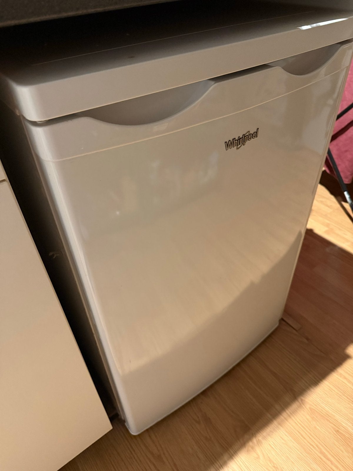 Whirlpool koelkast tafelmodel met vriesvak, Witgoed en Apparatuur, Gebruikt, 100 tot 150 liter, 45 tot 60 cm, Met vriesvak