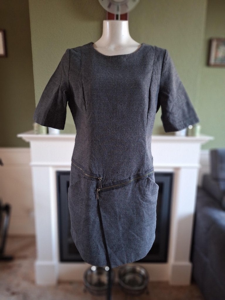 Caroline Biss korte warme grijze jurk mt 44 met ritsjes, Kleding | Dames, Jurken, Verzenden, Maat 42/44 (L), Grijs, Gedragen
