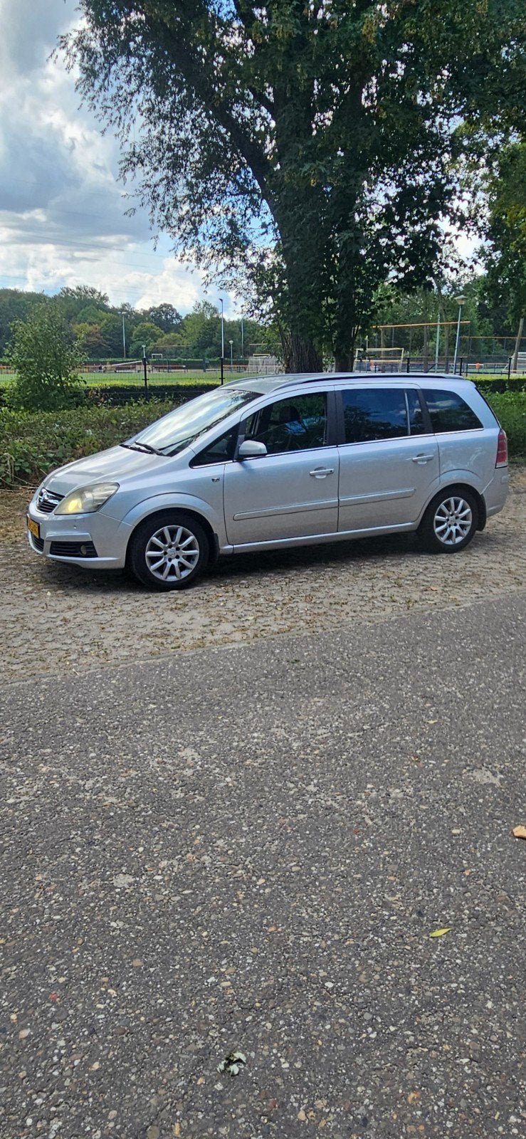 Opel Zafira 2.2  7 persoons airco, Auto's, Voorwielaandrijving, Automatische klimaatregeling, Zwart, 4 cilinders