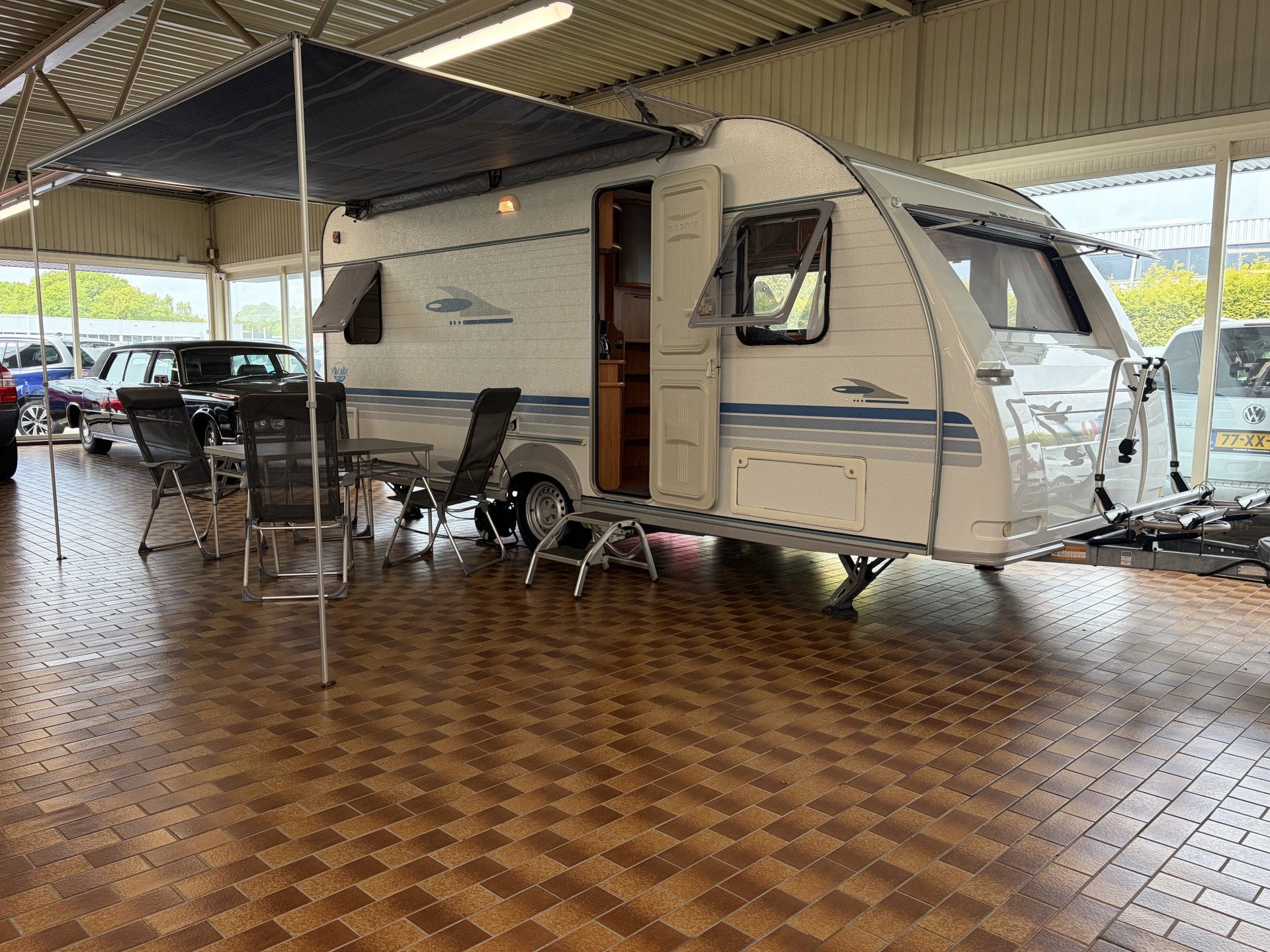 Adria BWJ 2005 ADORIX 512 UP MOVER | TULE FIETSENREK | BADKA, Caravans en Kamperen, Caravans, Vast bed, Bedrijf, Adria, Azieweg 17
9407TC  ASSEN, NL