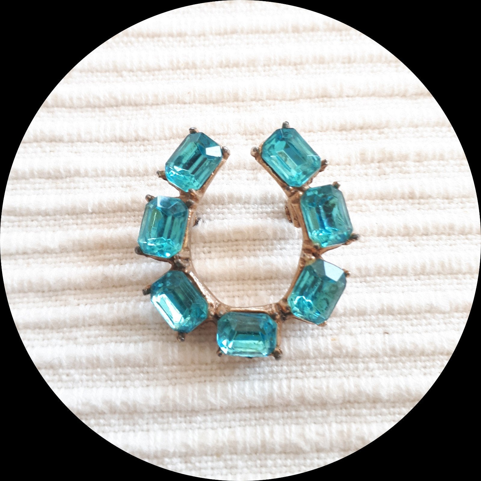 Oude Hoefijzer Broche met Turquoise Rijnstenen., Ophalen of Verzenden, Overige materialen, Broche