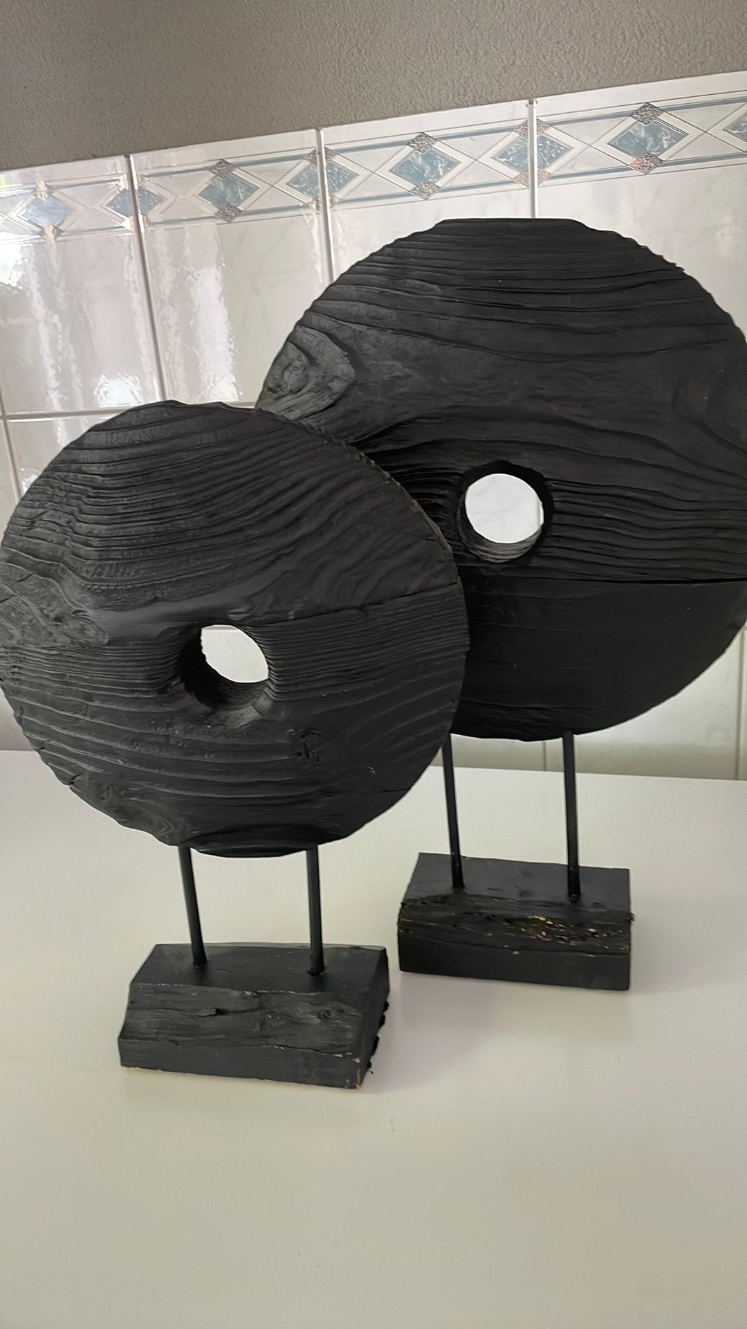 2 zwarte ornamenten, Ophalen, Hout, Landelijk, Gebruikt