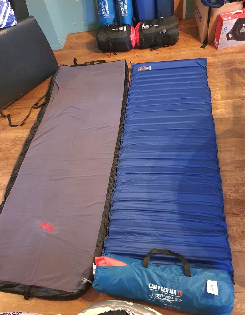 Decathlon opblaasbaar veldbed met Therm-a-rest slaapmat, Ophalen of Verzenden