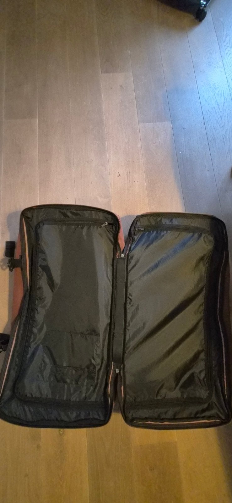 eastpak reistas groot formaat ( 20kg/L, Sieraden, Tassen en Uiterlijk, Tassen | Reistassen en Weekendtassen, Bruin, Zo goed als nieuw