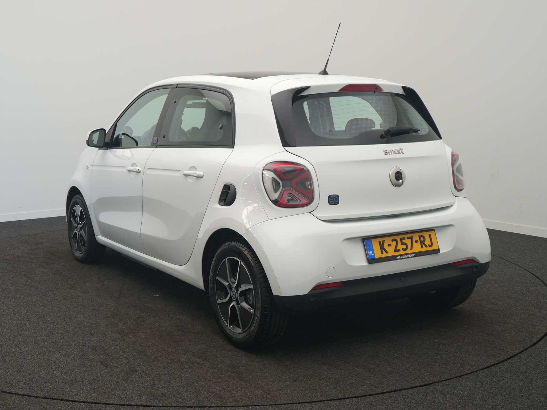 Smart Forfour EQ Comfort PLUS 18 kWh - RIJKLAARPRIJS - Panor, Auto's, Automaat, 12 maanden, Achterwielaandrijving, Gebruikt