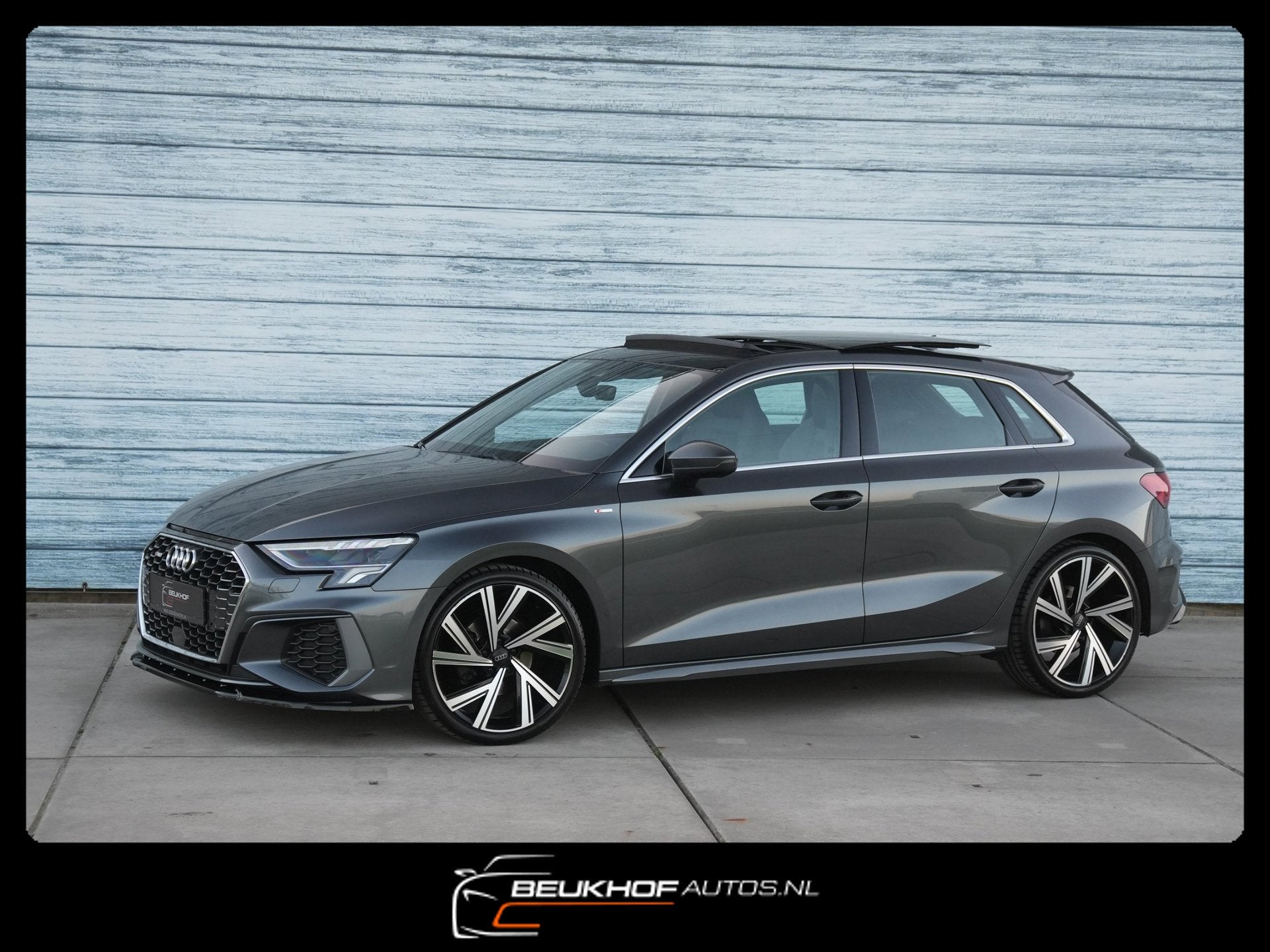 Audi A3 Sportback 30 TFSI S-Line Maxton Panorama Leer 19Inch, Auto's, Audi, Gebruikt, 23 km/l, Bedrijf, 3 cilinders