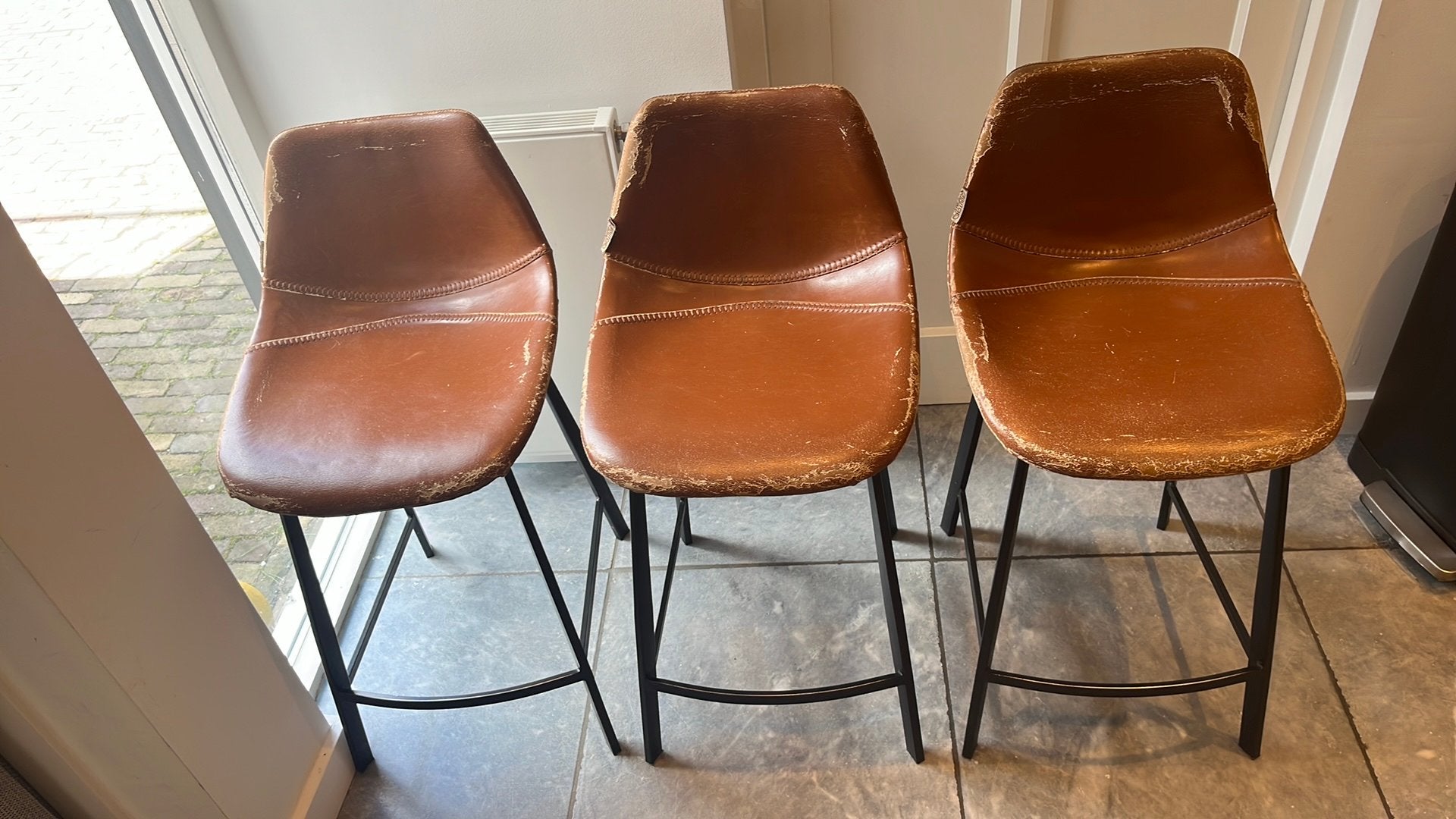 Gratis: 3 Dutchbone Franky barkrukken, Huis en Inrichting, Barkrukken, Gebruikt, 60 tot 90 cm, Kunststof, 3 krukken, Ophalen