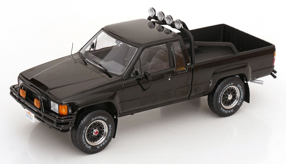 KK-Scale 1:18 Toyota Hilux 4x4 1985 – Back to the Future II, Overige merken, Auto, KK-Scale, Nieuw