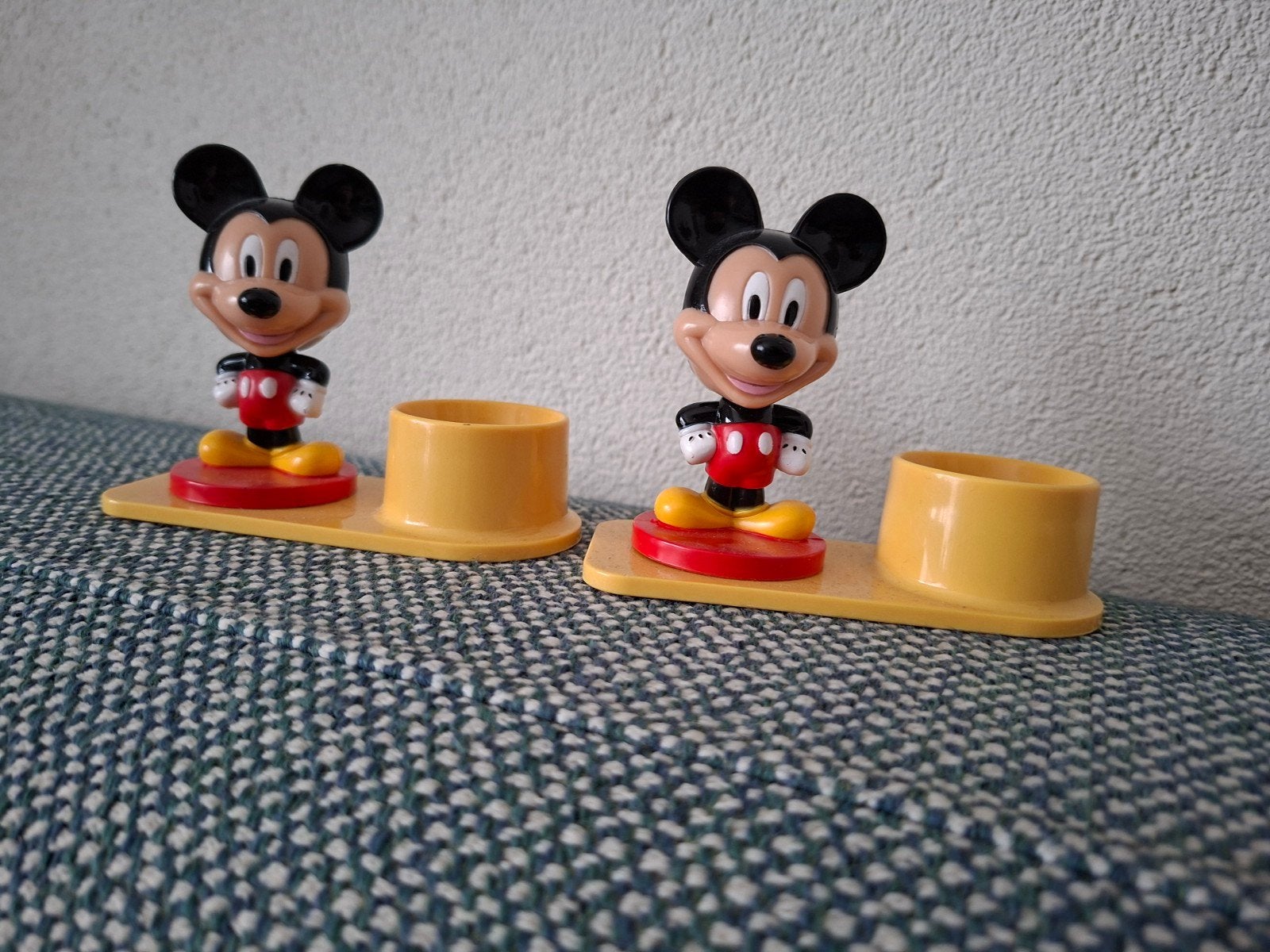 Twee mickey mouse eierdopjes, Ophalen of Verzenden, Mickey Mouse, Zo goed als nieuw, Beeldje of Figuurtje