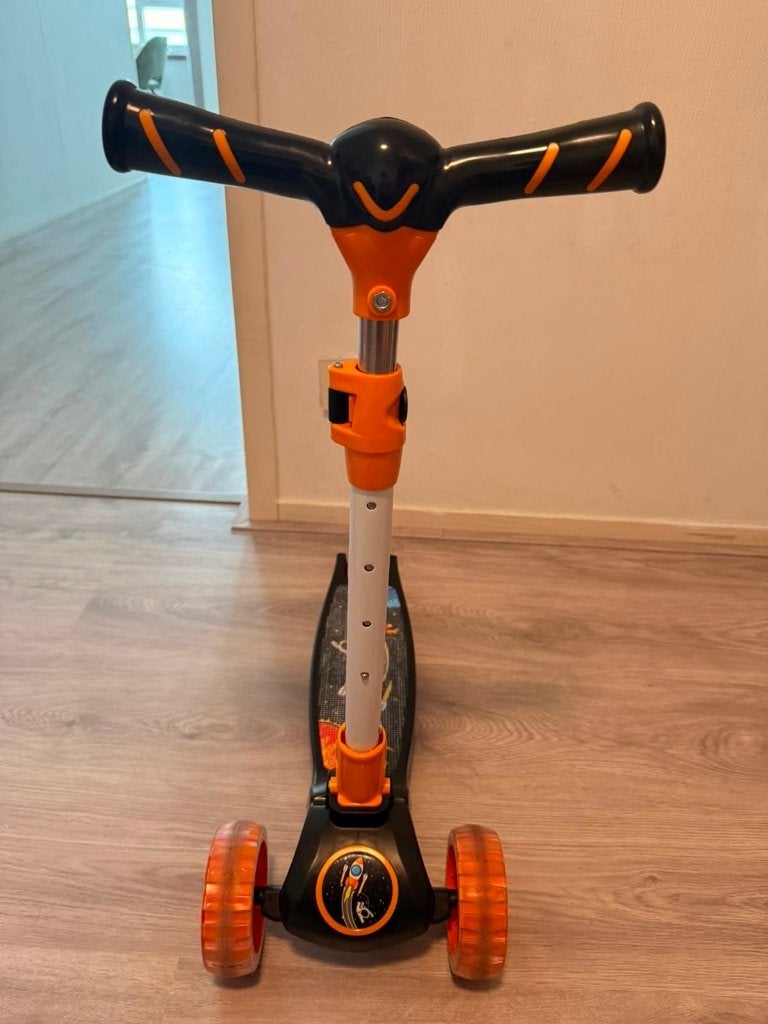 Kids scooty, Gebruikt, Overige methoden, 9 t/m 18 kg, Ophalen
