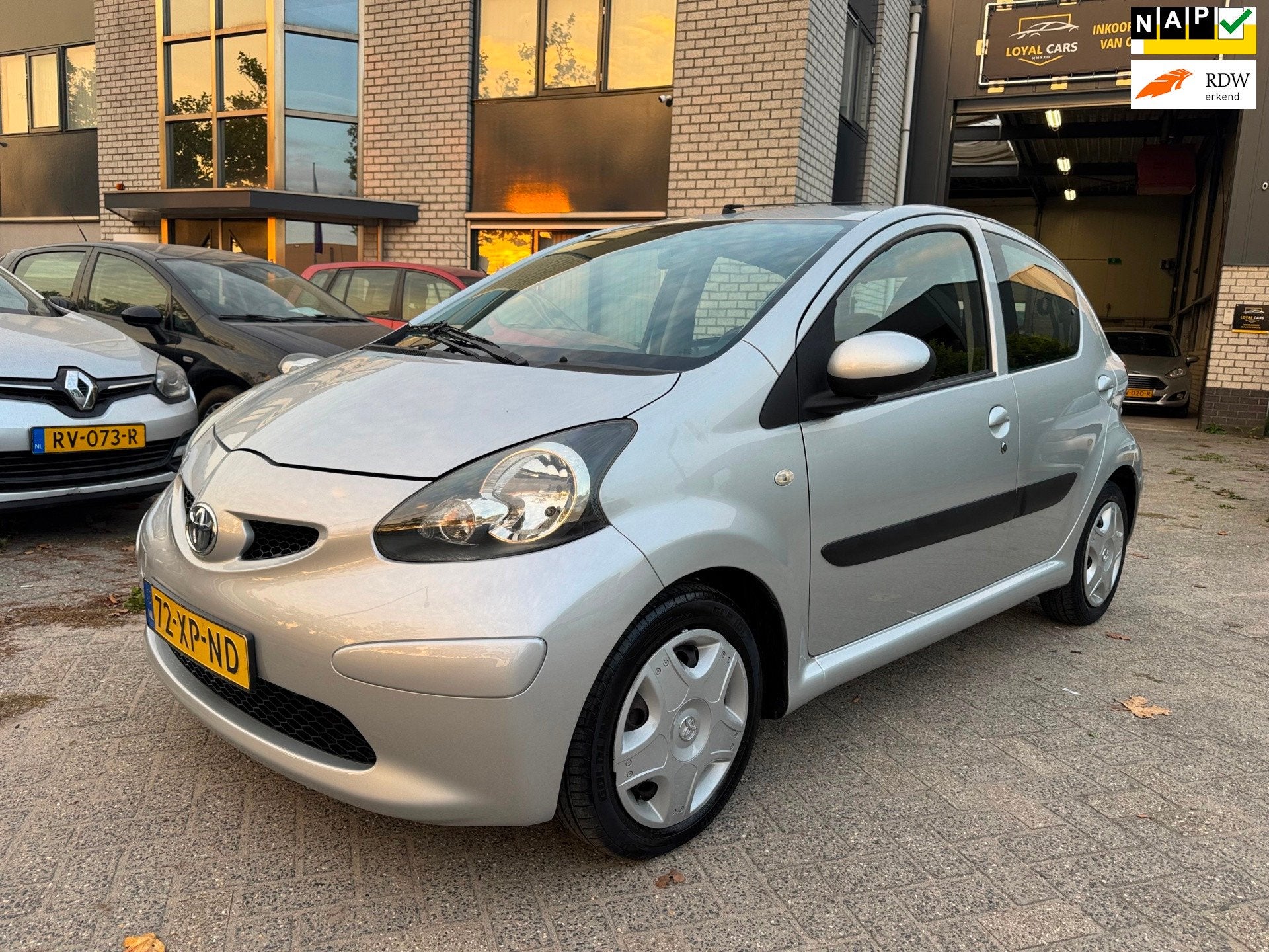 Toyota Aygo 1.0-12V + Automaat Airco 5 Deurs, Stof, Gebruikt, Zwart, 4 stoelen