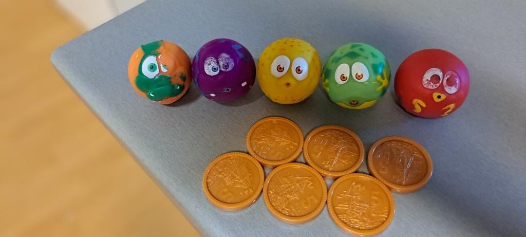 Duikmunten en ballen om op te duiken.6 duikmunten &5 ballen, Ophalen of Verzenden, Zo goed als nieuw