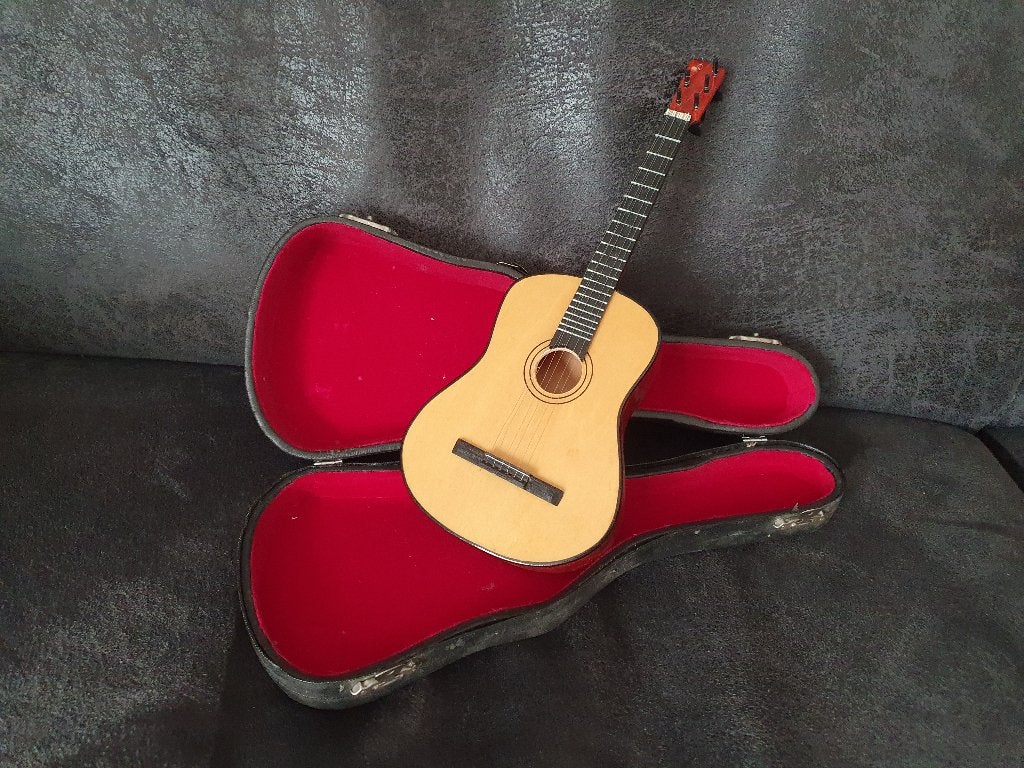Miniatuur Gitaar, Verzamelen, Ophalen of Verzenden, Gebruikt, Pop, Beeldje of Miniatuur