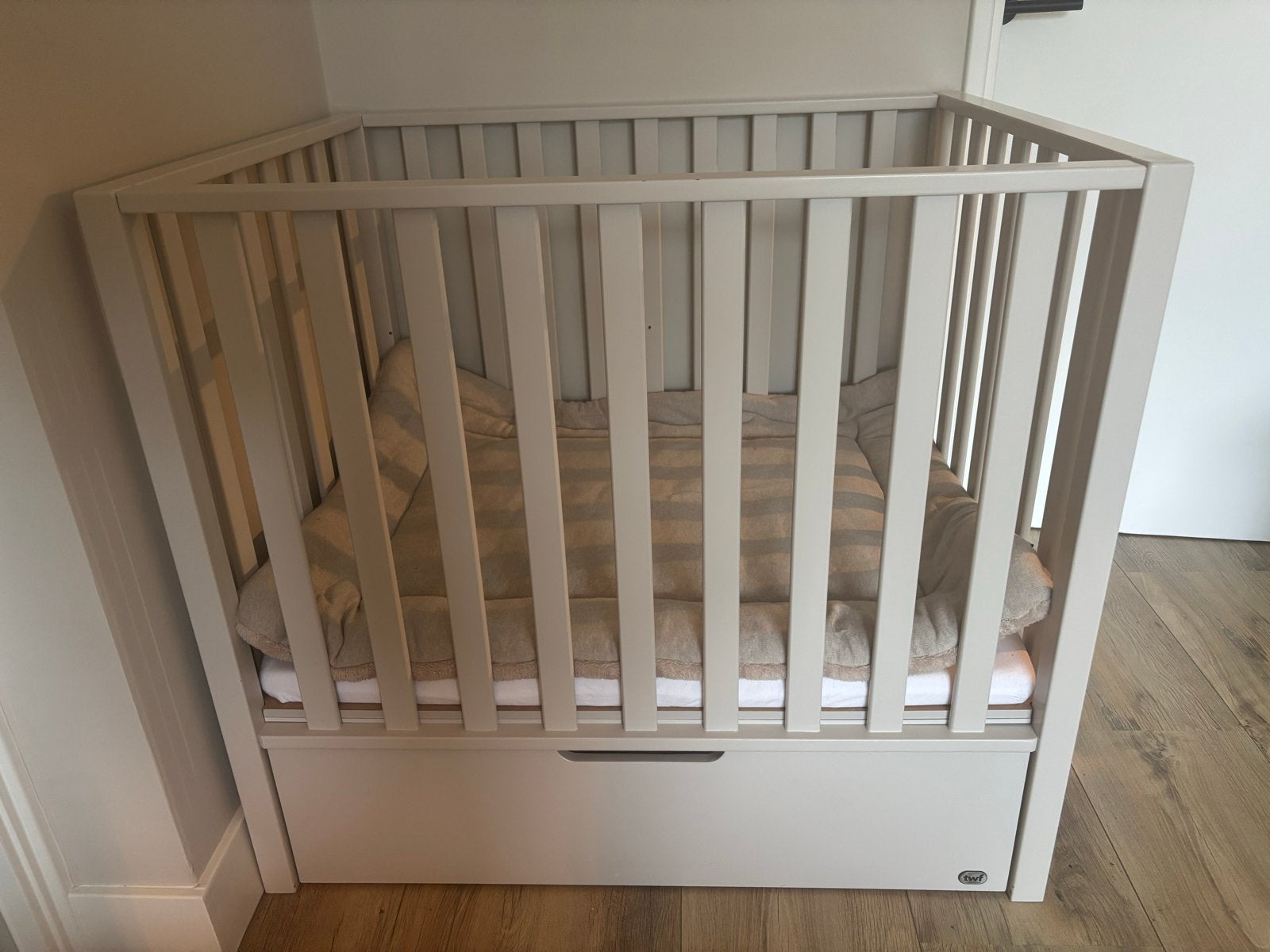 TWF box met lade - Zo goed als nieuw, Kinderen en Baby's, Ophalen, Zo goed als nieuw, Rechthoekig, In hoogte verstelbaar