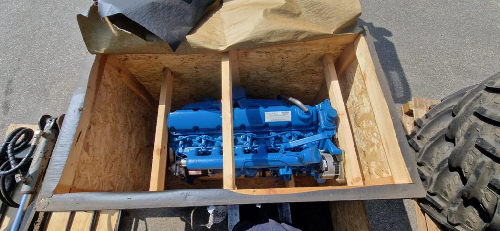 Fabrieks nieuwe Ford 6- Cylinder motor, Zakelijke goederen, Agrarisch | Onderdelen | Banden, Velgen en Assen, Ophalen