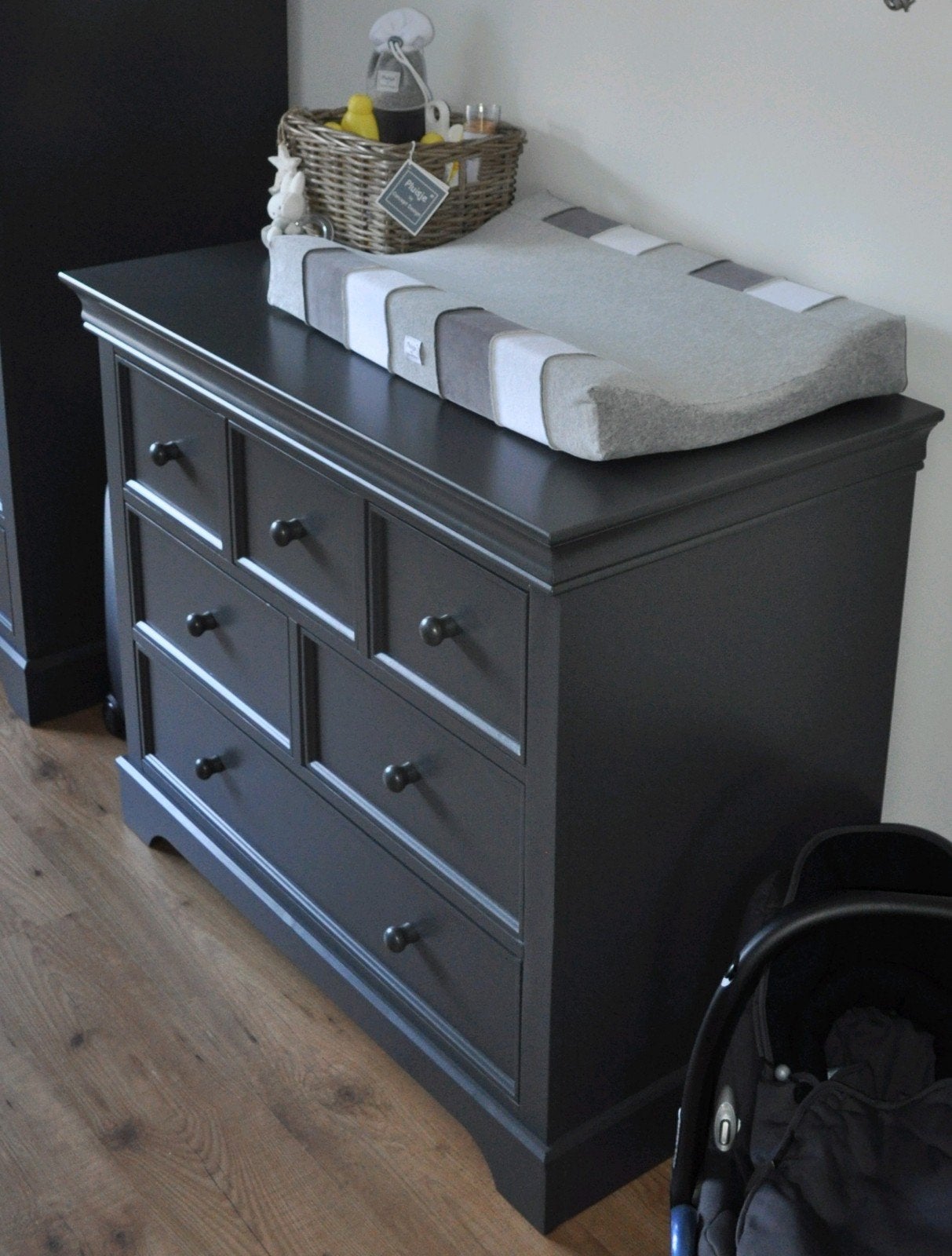 Kidsmill Chateau commode met 7 lades donkergrijs/antraciet, Kinderen en Baby's, Kinderkamer | Commodes en Kasten, Ophalen, Gebruikt