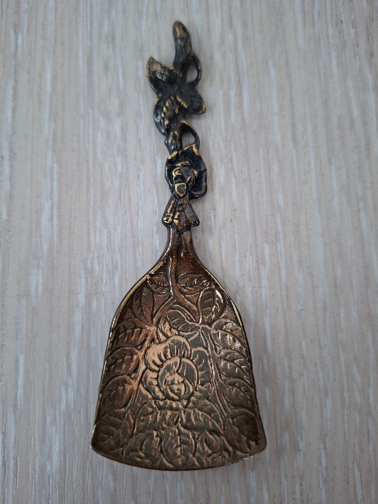 Antieke metalen lepel met roosmotief, 9 cm, Ophalen of Verzenden, Gebruikt, Metaal, Bestek