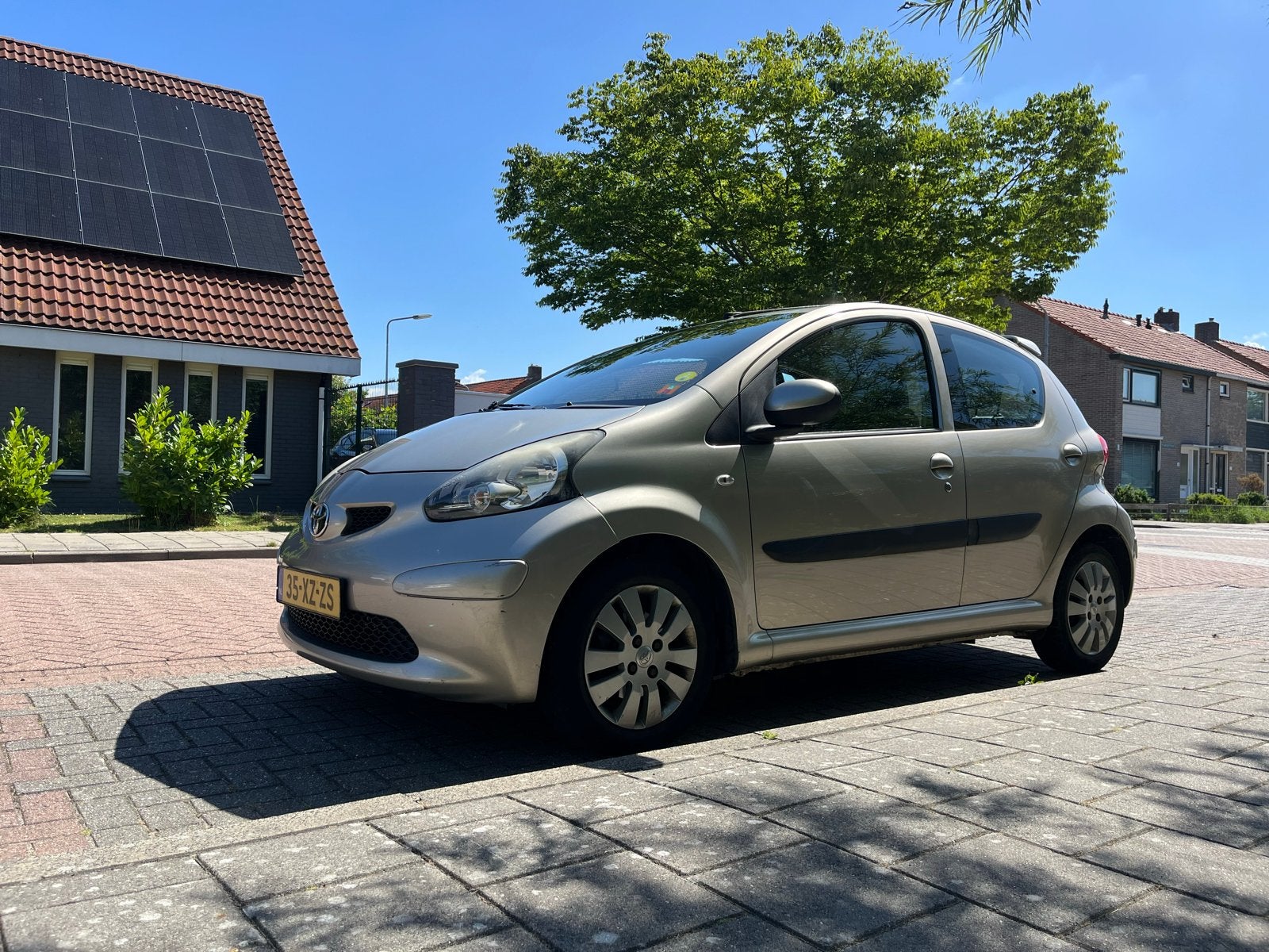 Toyota Aygo Sport 1.0-12V | beige | Carplay | Airco, Voorwielaandrijving, Zwart, 4 stoelen, Leder en Stof