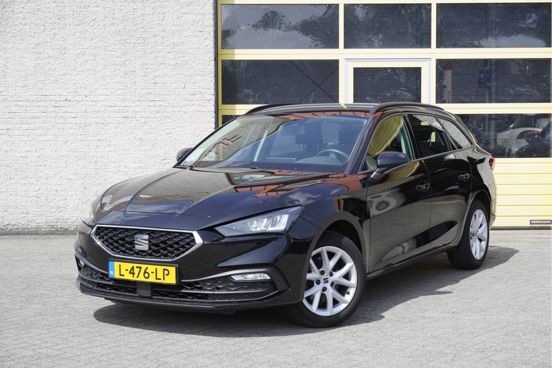 SEAT Leon Sportstourer 1.0 TSI Reference BJ2021 Lmv 16" | Le, Auto's, Stof, Gebruikt, Leon, Zwart