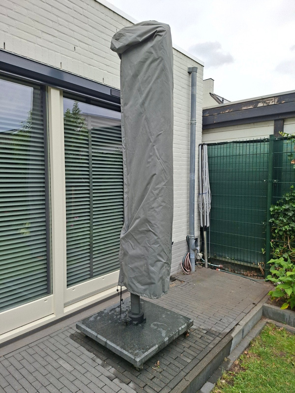 Hawaii Zweefparasol 300x300 cm - Carbon Black /Taupe, Tuin en Terras, Parasols, Ophalen, Verstelbaar, Gebruikt, Zweefparasol