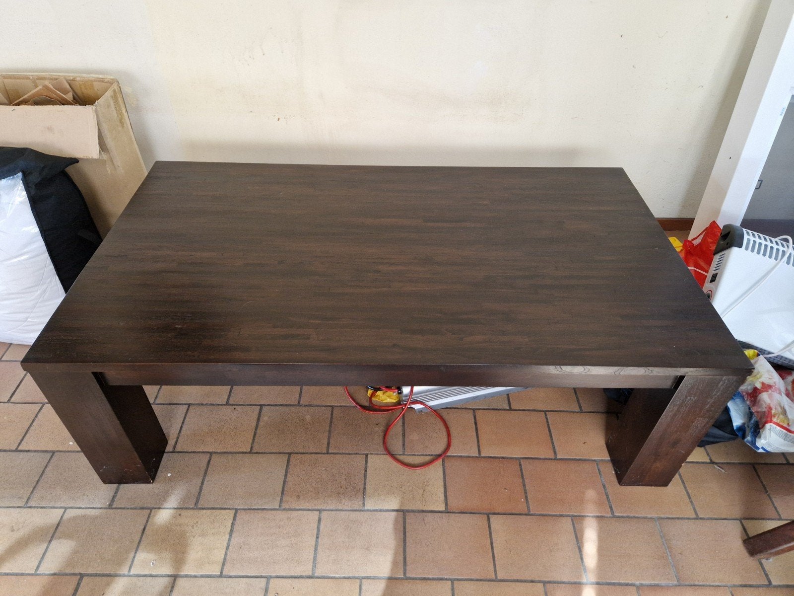 Robuuste donkerbruine salontafel, Huis en Inrichting, Ophalen, Gebruikt, 100 tot 150 cm, 50 tot 100 cm