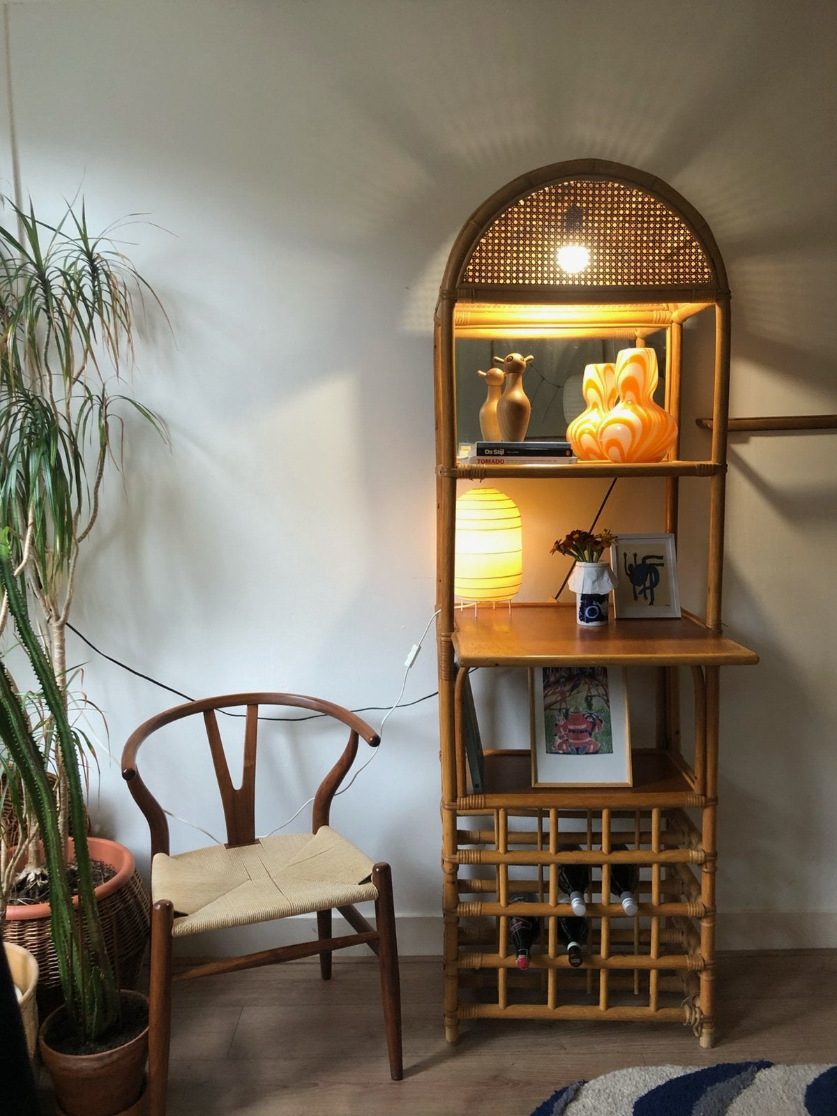 Rotan boogkast met ingebouwde lamp, Ophalen, 50 tot 100 cm, Zo goed als nieuw, 150 tot 200 cm