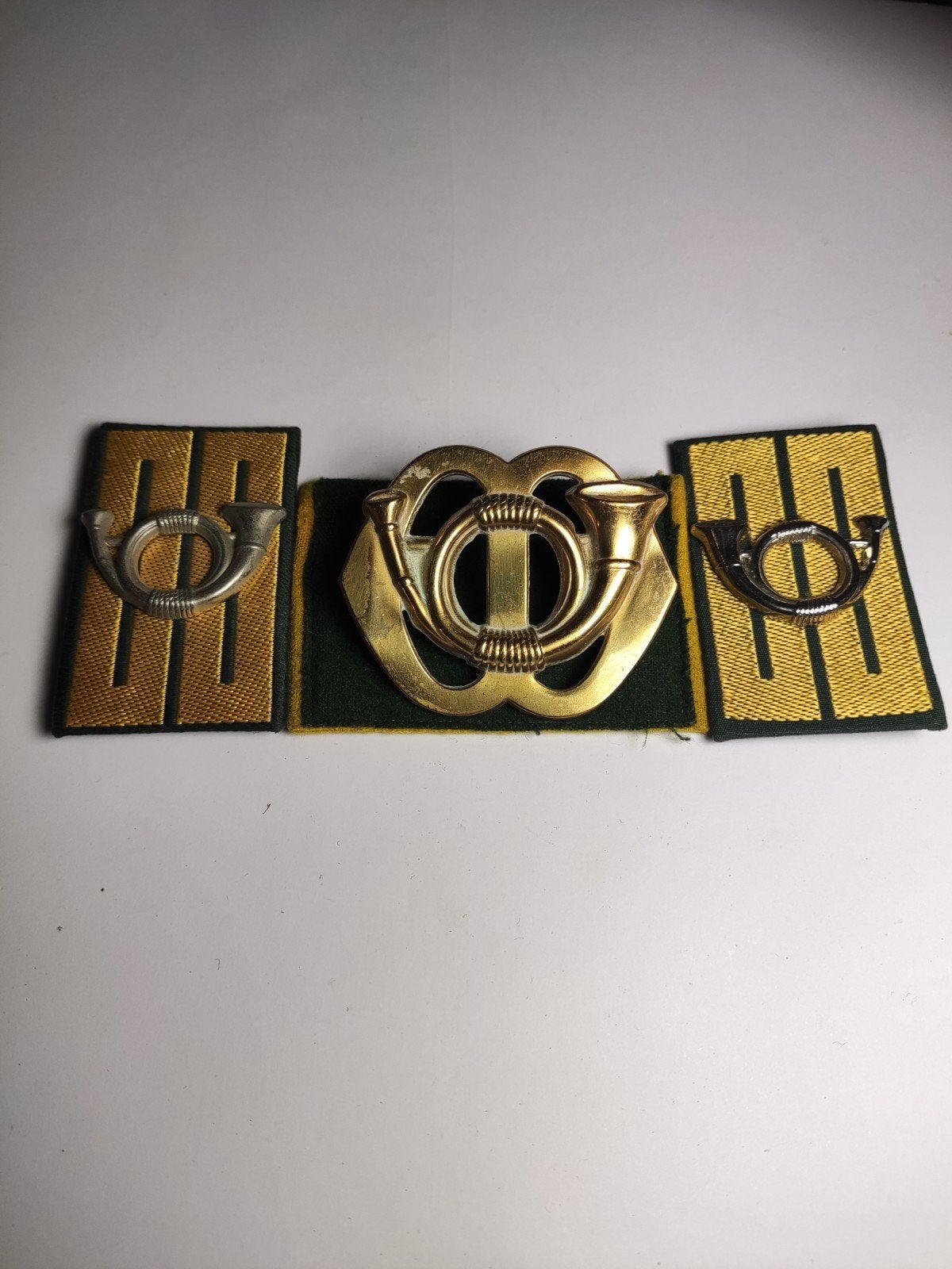 setje Garde Jagers, koperen embleem, Verzamelen, Ophalen of Verzenden, Landmacht, Nederland, Embleem of Badge