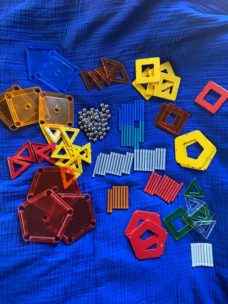 Geomag 179 delen + 8 st glow in the dark, Ophalen, Zo goed als nieuw, Bouwen