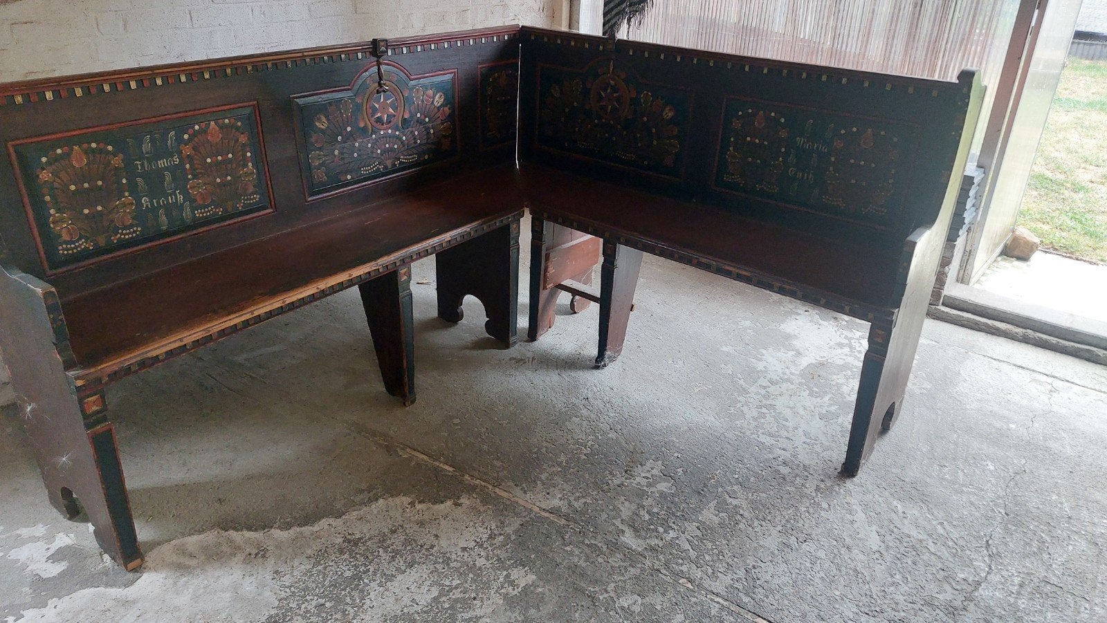 Antieke hoekbank met handgeschilderde decoraties, Antiek en Kunst, Antiek | Meubels | Stoelen en Banken, Ophalen