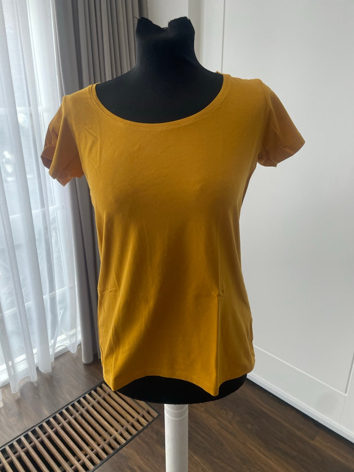 Zeeman Okergeel T-shirt Maat 42 Z.g.a.n., Geel, Maat 42/44 (L), Ophalen of Verzenden, Zo goed als nieuw
