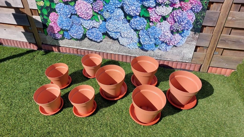 Plastic bloempotten met schotel in terracottakleur, Ophalen, Kunststof, Gebruikt, Rond