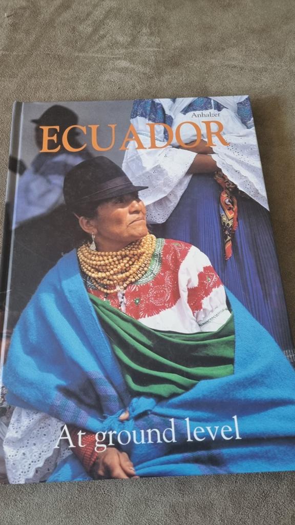 Ecuador at Ground Level - Jorge J. Anhalzer (2001), Boeken, Reisgidsen, Overige merken, Ophalen of Verzenden, Reisgids of -boek