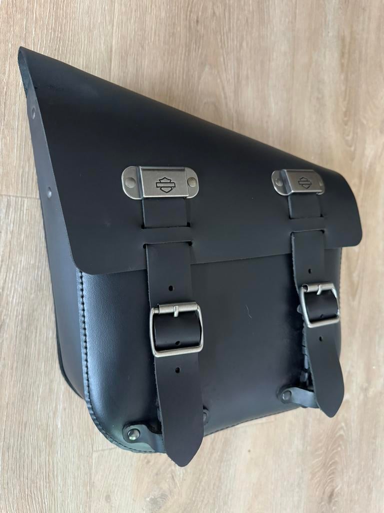 Harley davidson side bag,softail.Echt leder!NIEUWSTAAT., Motoren, Ophalen of Verzenden, Nieuw