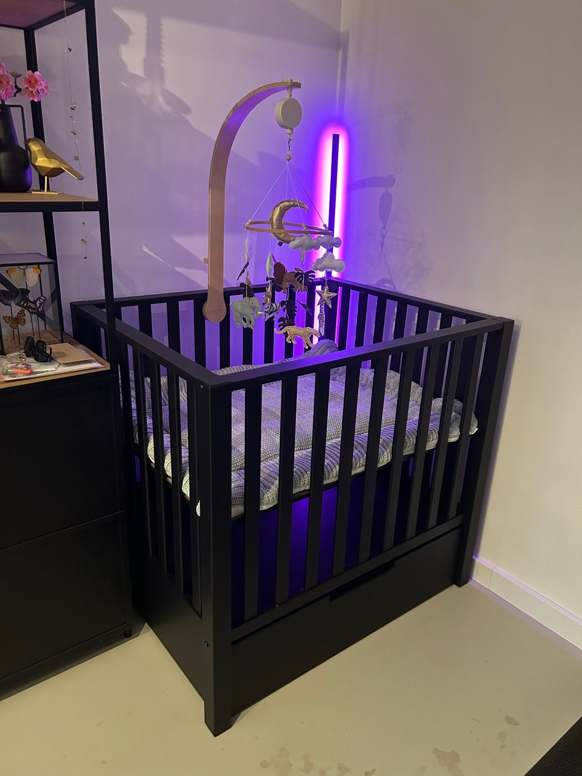 Zwarte Babybox met lade, Ophalen, Zo goed als nieuw, Rechthoekig, In hoogte verstelbaar