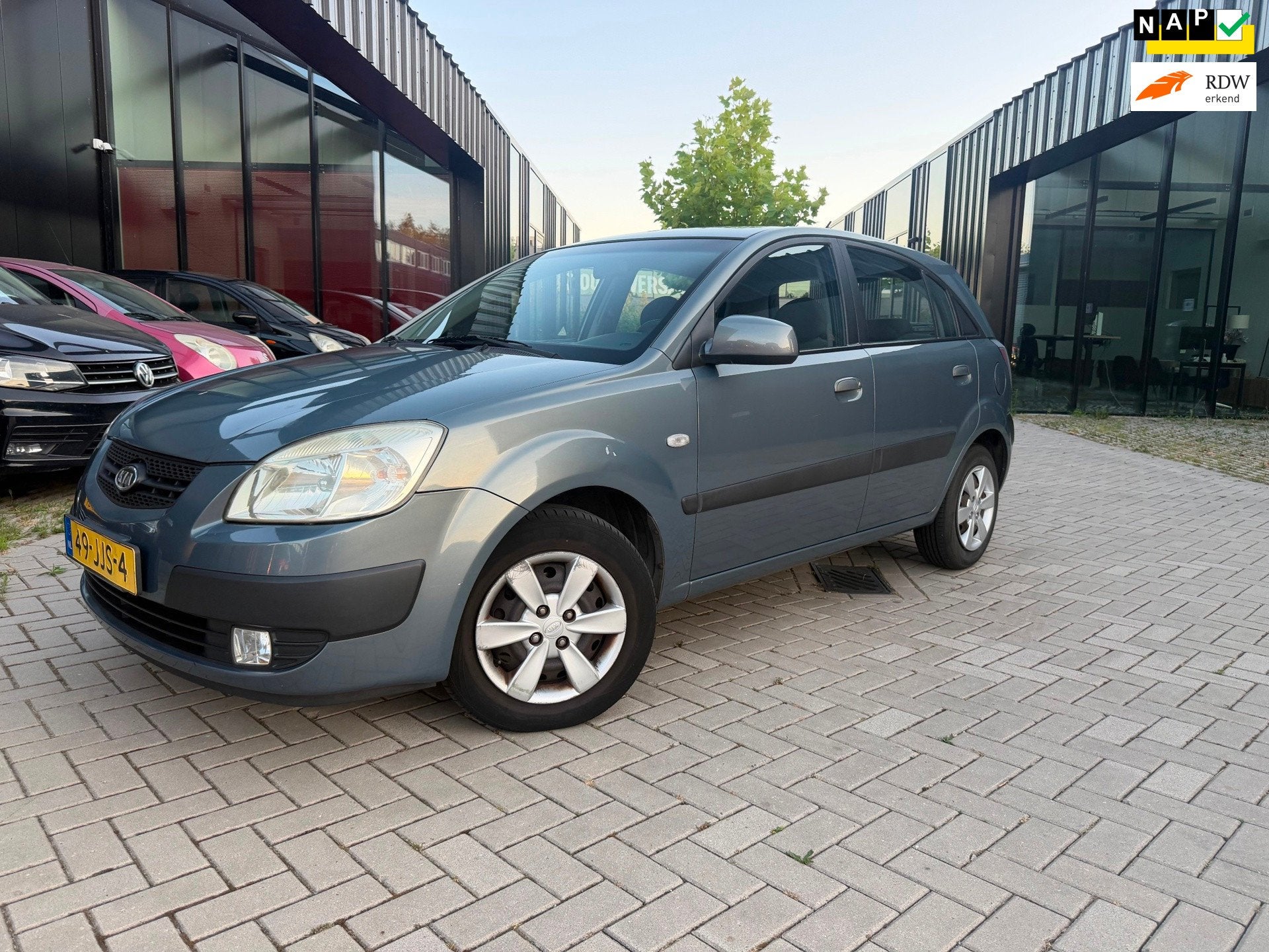 Kia Rio 1.4 Fifteen Automaat Airco Trekhaak NL Auto NAP, Auto's, Stof, Gebruikt, Zwart, 49 €/maand