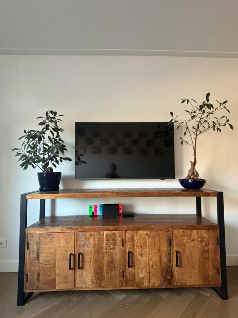 Stoer TV-meubel van mangohout en metaal - 175x45,5x90cm, Ophalen, Gebruikt, 150 tot 200 cm, Minder dan 100 cm