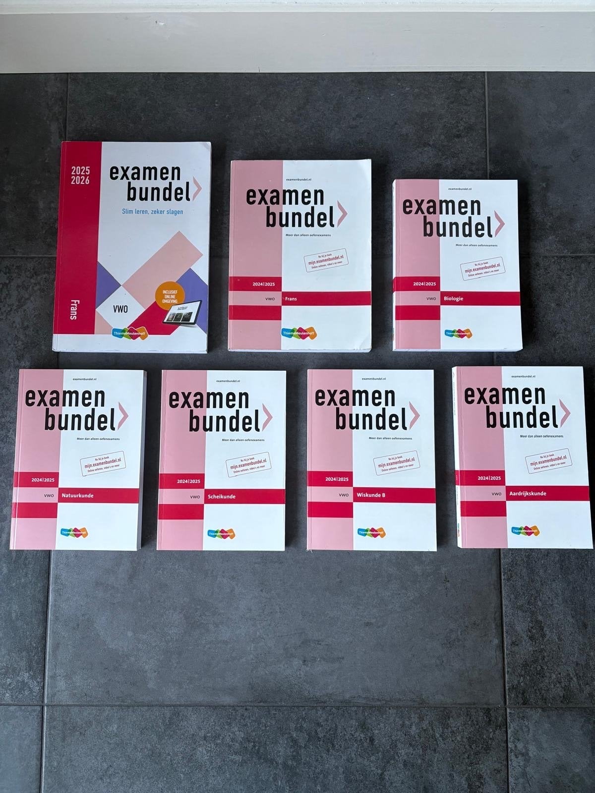 Examenbundels VWO 2024/2025 & 2025/2026 - Diverse vakken, Ophalen, Beta, Zo goed als nieuw, WO