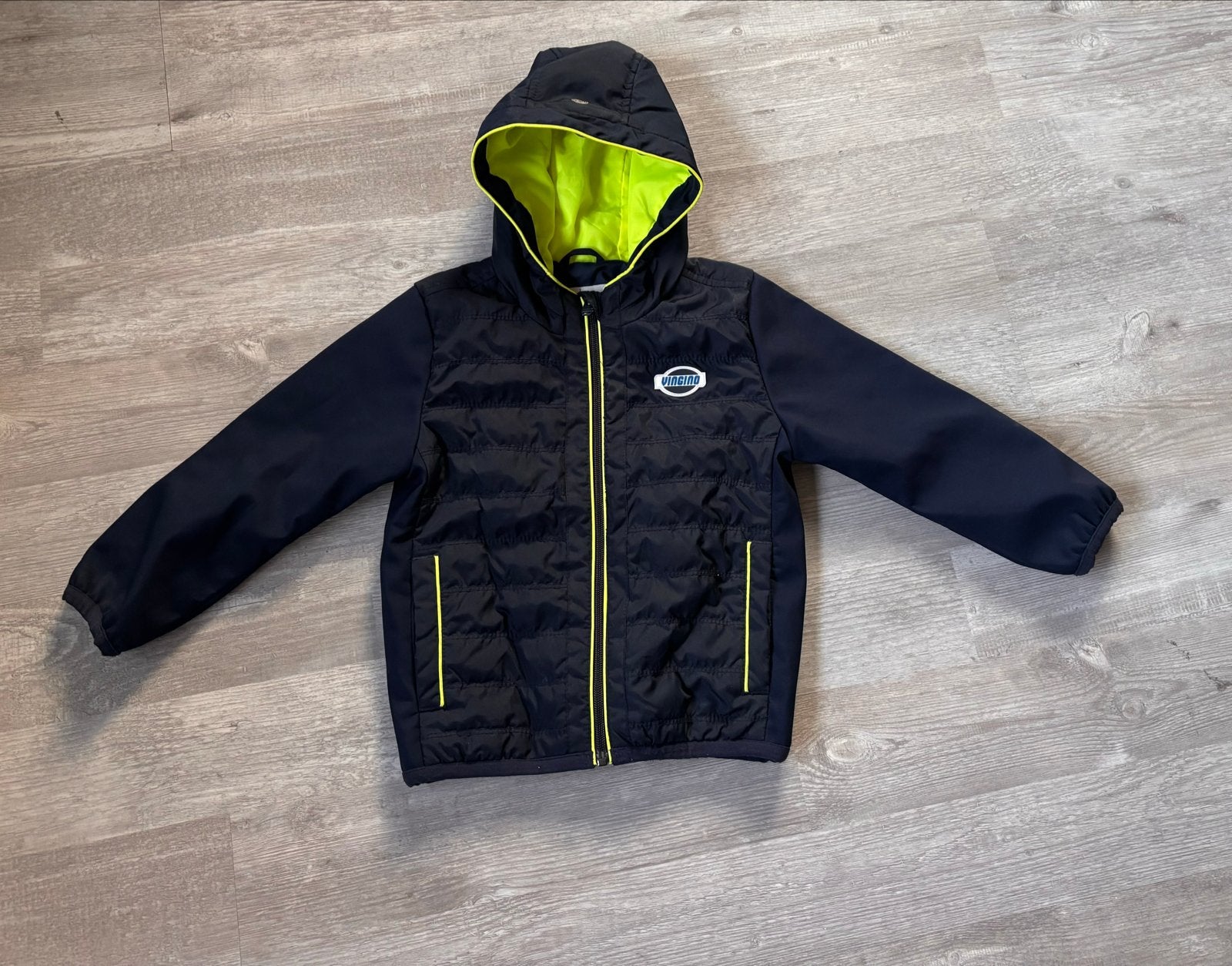 Vingino tussenjas / softshell maat 104 zo goed als nieuw, Ophalen of Verzenden, Zo goed als nieuw, Jongen, Jas
