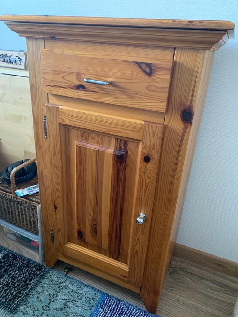 Houten kastje (gelakt massief grenen), Huis en Inrichting, Ophalen, Zo goed als nieuw