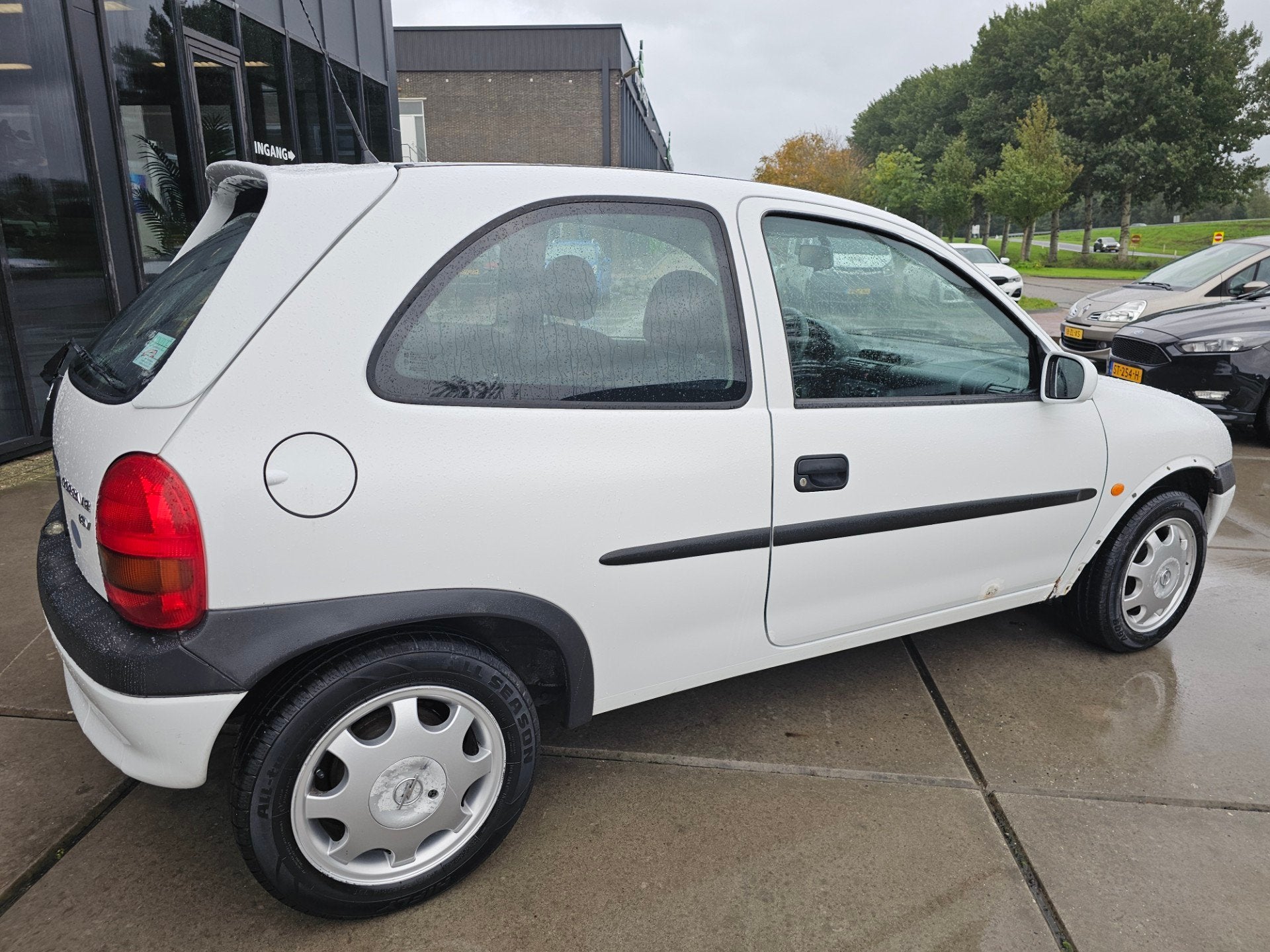 Opel Corsa 1.2i-16V Onyx - Airco - Electr Ramen -, Gebruikt, Zwart, 850 kg, Wit