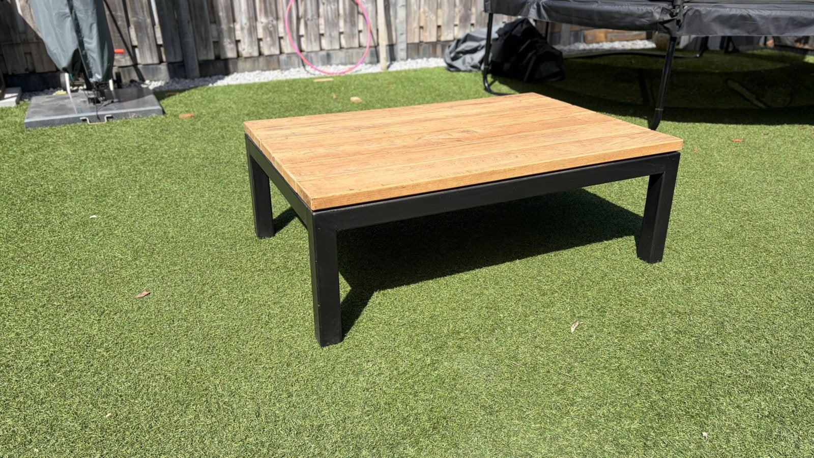 Tuintafel/salontafel massief eiken met zwart staal onderstel, Ophalen, Zo goed als nieuw, Rechthoekig, Hout