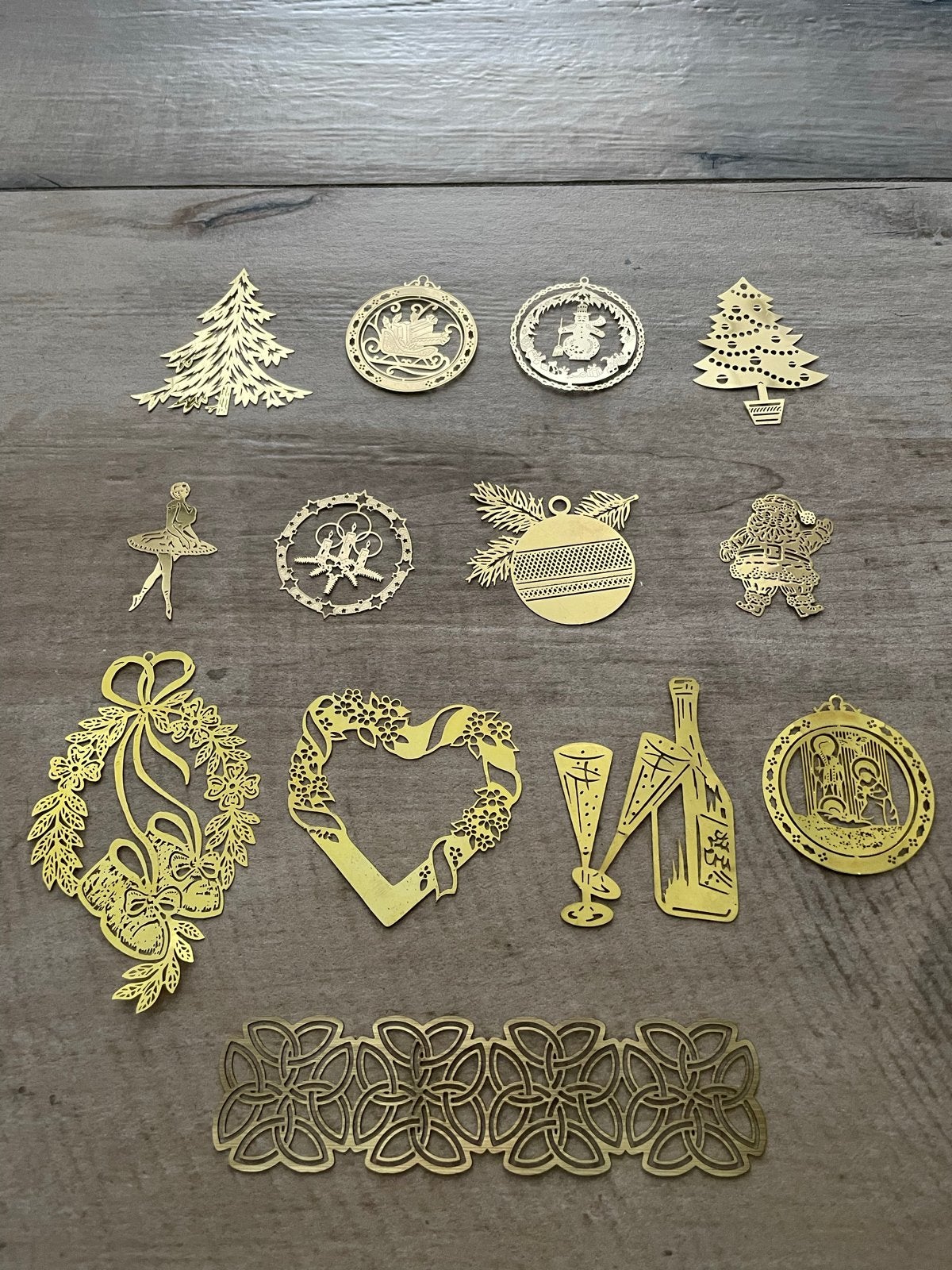 Set van 13 vintage messing embossing sjablonen - o.a. Kerst, Goud, Gereedschap of Toebehoren, Zo goed als nieuw, Herbruikbaar