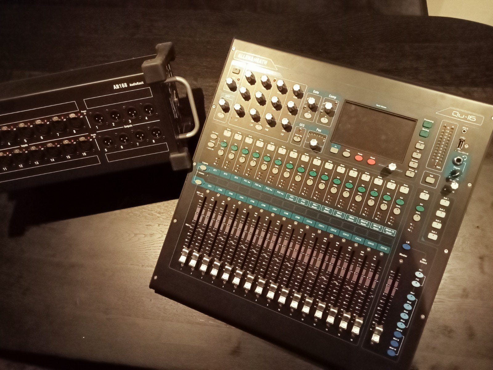 Allen Heath Qu16  +  AB168 digi stageblok en cat5 hasp, Ophalen, Zo goed als nieuw, 20 kanalen of meer