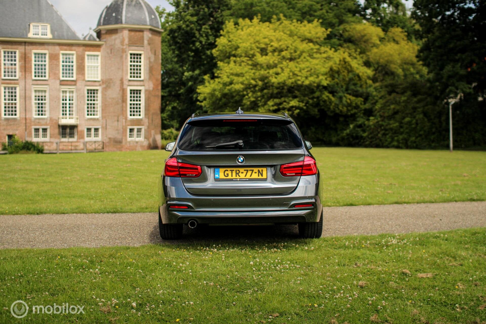 BMW 3-serie Touring 318i Corporate Lease High Executive |, Auto's, Automaat, Gebruikt, 1465 kg, Leder