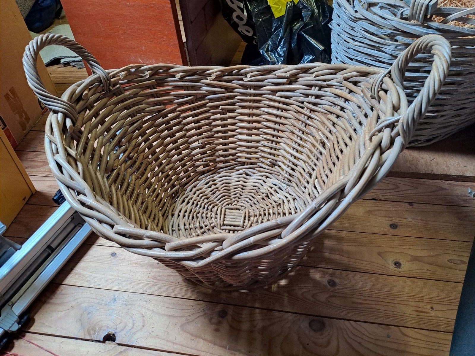Grote wilgentenen mand met handvatten, Ophalen, Nieuw, Rond