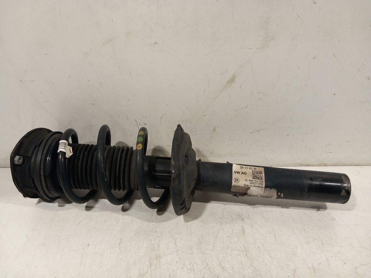 Veerpoot links voor Volkswagen Passat, Auto-onderdelen, Onderdelen@venauto.nl, Van der Ven Autorecycling B.V., Gebruikt, Ettenseweg 76, 4706 PB Roosendaal, The Netherlands