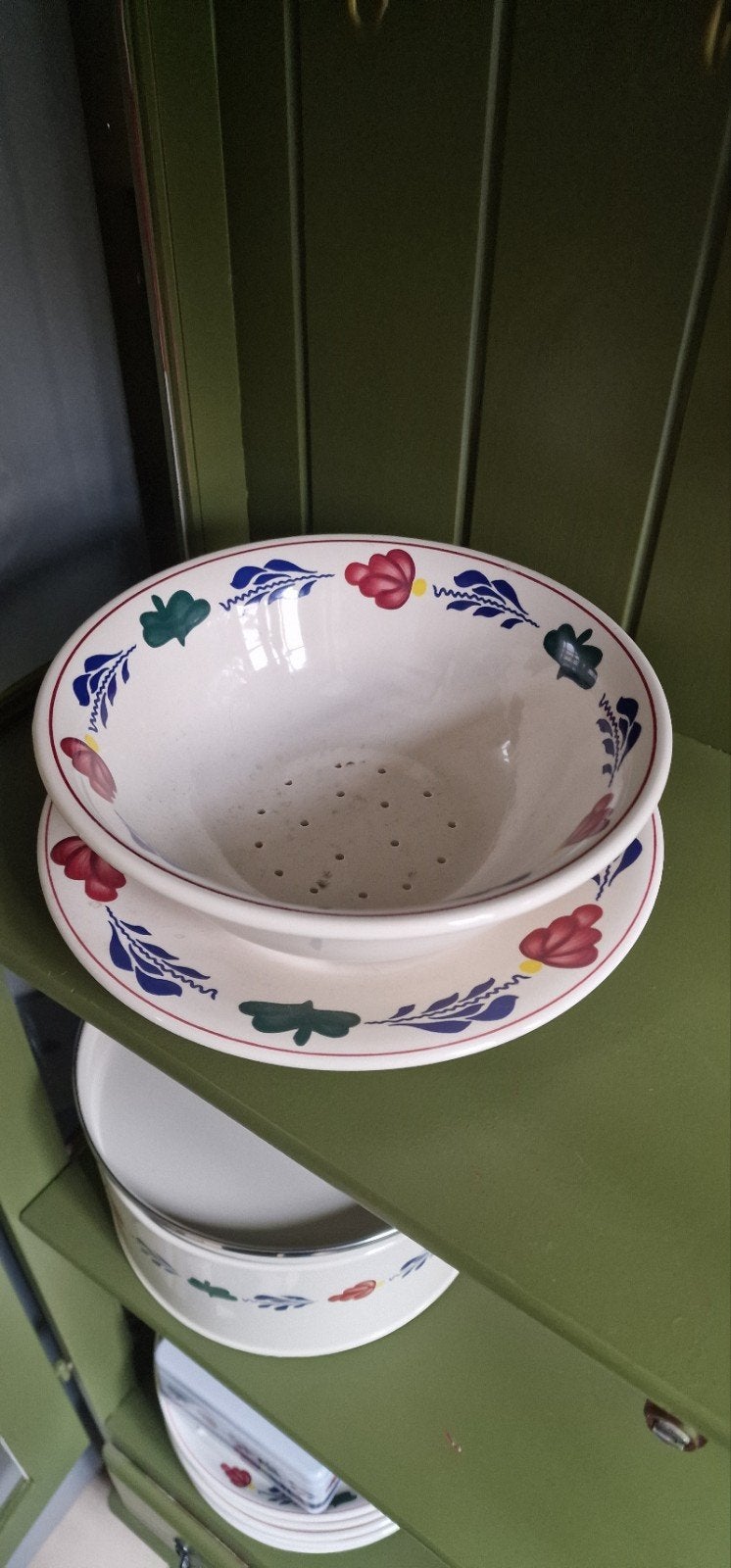 Boerenbont aardbeien vergiet met schaal, als nieuw, Huis en Inrichting, Keuken | Servies, Ophalen of Verzenden, Aardewerk, Boerenbont
